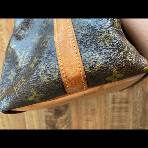 Louis Vuitton Handbags - Authentic Louis Vuitton petit noe